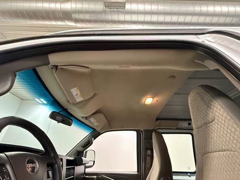 Used 2017 GMC Savana 2500 image 61