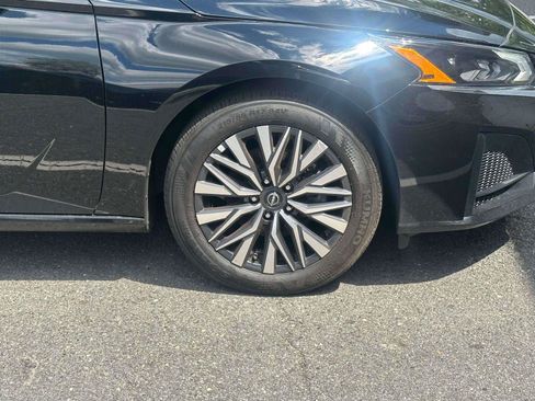 Used 2025 Nissan Altima 2.5 SV FWD image 6