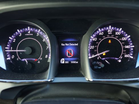 Used 2017 Toyota Avalon Limited image 19