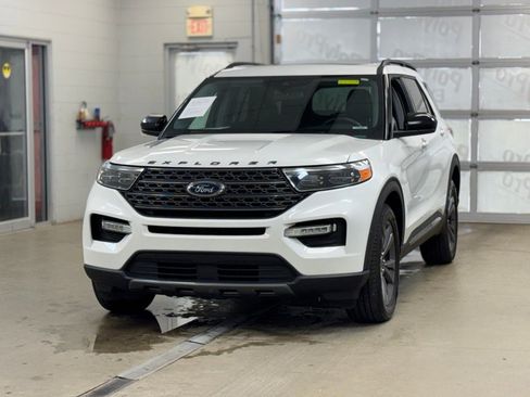 Used 2023 Ford Explorer XLT w/ Equipment Group 202A image 3
