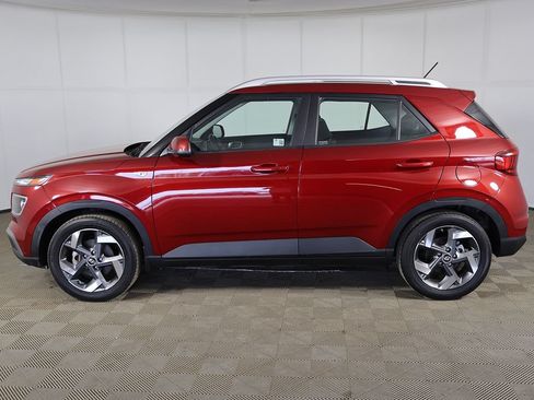 Certified 2024 Hyundai Venue SEL FWD image 12