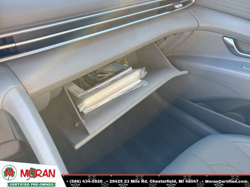 Used 2021 Hyundai Elantra SE image 17