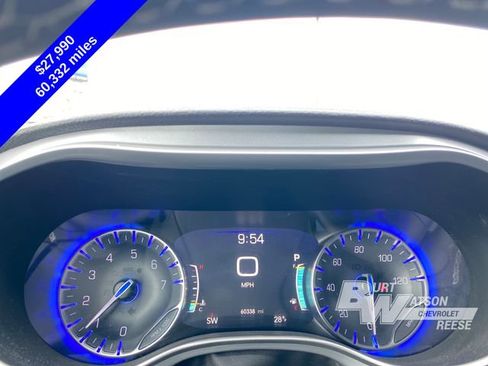 Used 2023 Chrysler Pacifica Touring-L w/ S Appearance Package image 10