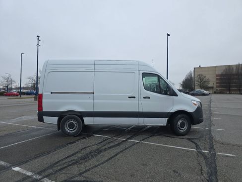 Used 2025 Mercedes-Benz Sprinter 2500 image 12