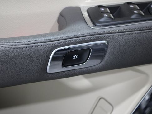 Used 2017 Lincoln Continental Select FWD image 7