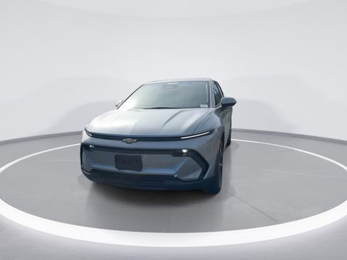 Used 2025 Chevrolet Equinox EV LT w/ Comfort Package image 3