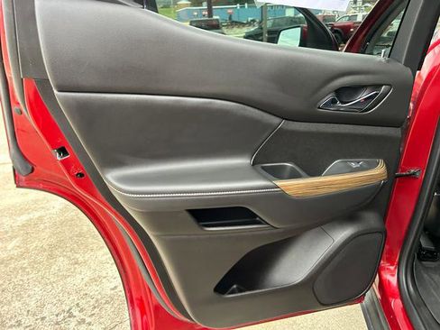 Used 2023 GMC Acadia SLE w/ Driver Convenience Package image 9