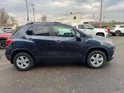 Used 2018 Chevrolet Trax LT w/ LT Convenience Package image 3