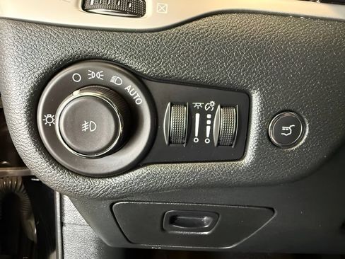 Used 2018 Jeep Cherokee Trailhawk w/ Quick Order Package 27L AWD/4WD image 18
