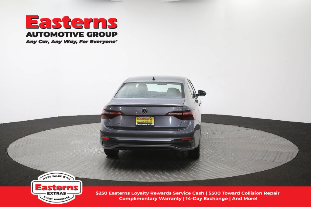 Used 2024 Volkswagen Jetta SE FWD image 38