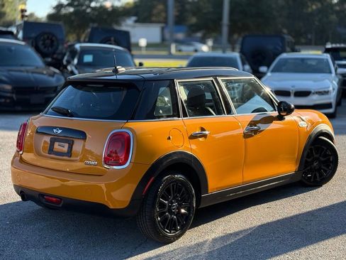 Used 2017 MINI Cooper 4-Door Hardtop image 4