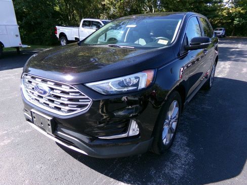 Used 2019 Ford Edge Titanium w/ Cold Weather Package AWD/4WD image 4