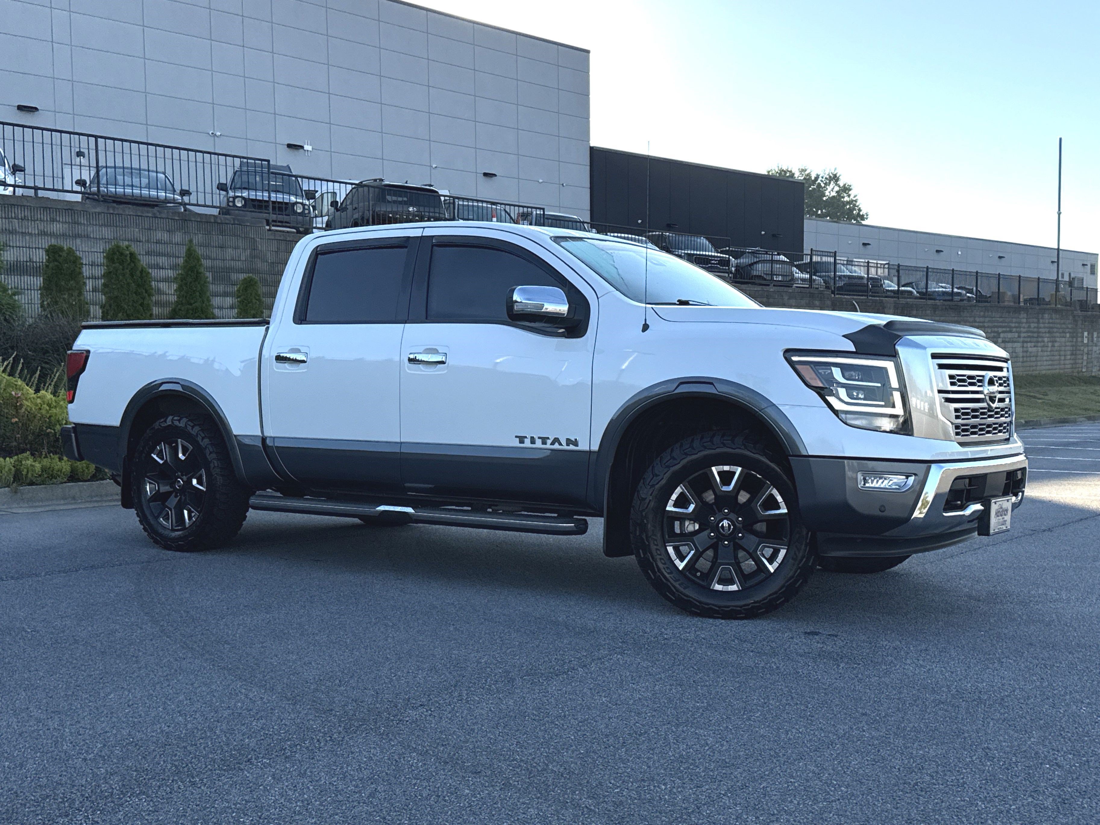 Used 2021 Nissan Titan Platinum Reserve w/ Moonroof Package RWD image 2