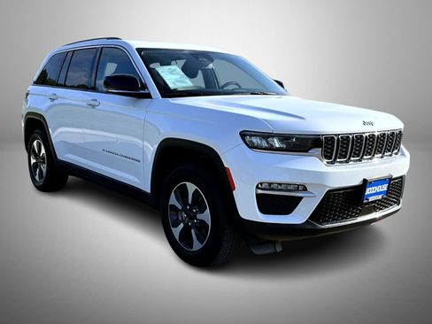 Used 2023 Jeep Grand Cherokee 4WD 4xe image 3