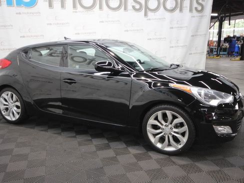 Used 2015 Hyundai Veloster w/ Option Group 02 FWD image 9