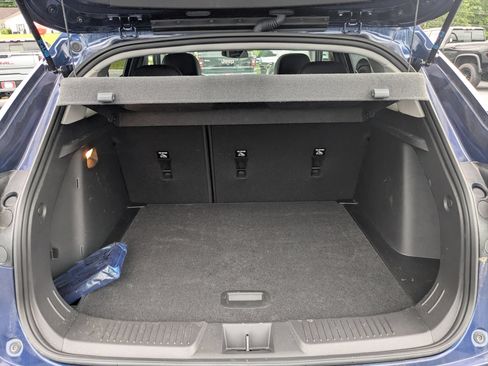 Used 2024 Chevrolet Trax LT w/ Sunroof Package FWD image 25