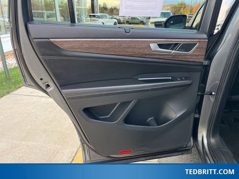 Used 2024 Volkswagen Atlas SEL Premium R-Line image 18