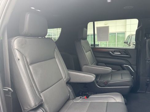 Used 2025 GMC Yukon XL Denali AWD/4WD image 20