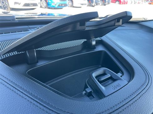 Used 2019 Jeep Cherokee Latitude Plus w/ Cold Weather Group image 22