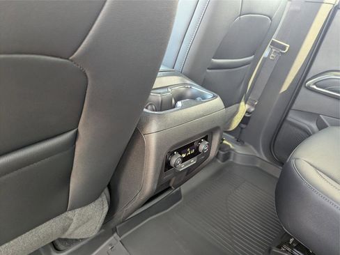 New 2025 Chevrolet Suburban Premier image 45