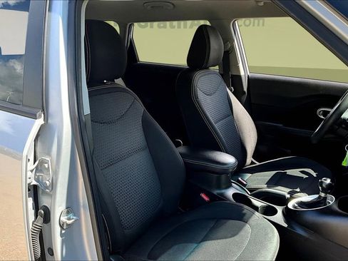 Used 2016 Kia Soul + image 30