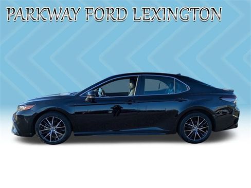 Used 2022 Toyota Camry SE image 11