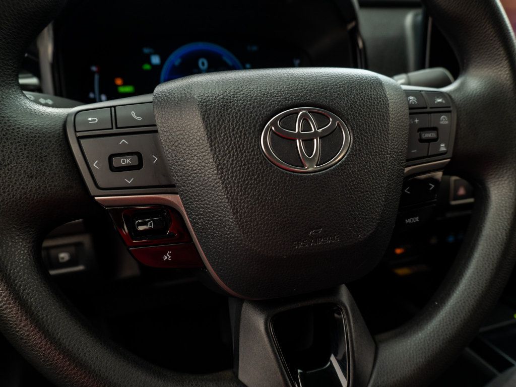 Used 2025 Toyota Camry LE FWD image 31