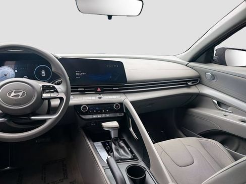 Used 2024 Hyundai Elantra SEL FWD image 21