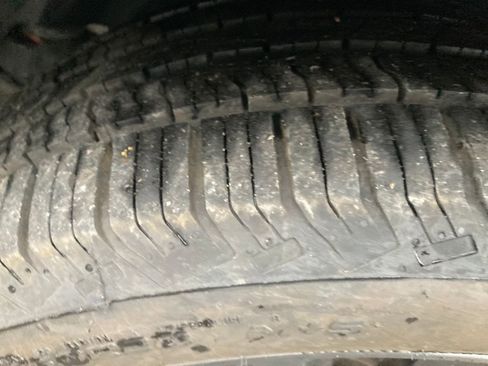 Used 2018 Ford Explorer XLT w/ Equipment Group 202A image 38