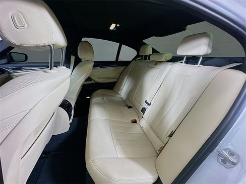 Used 2021 BMW 530i w/ Premium Package image 14