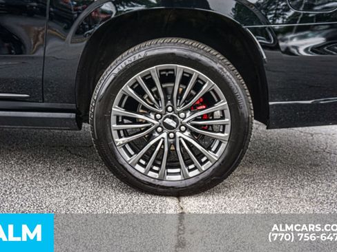 Used 2024 Cadillac Escalade ESV V AWD/4WD image 16