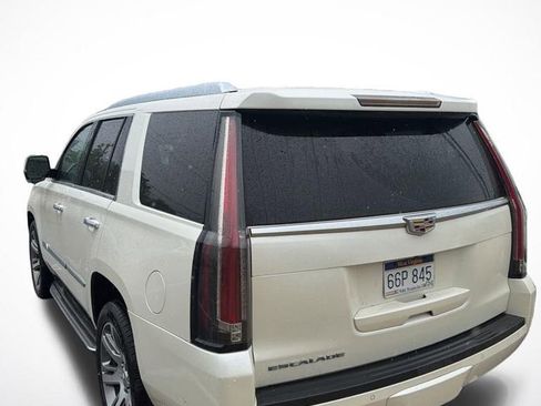 Used 2015 Cadillac Escalade Luxury AWD/4WD image 4