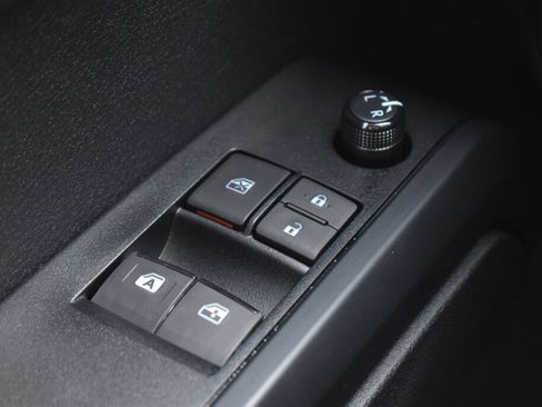 Certified 2020 Toyota Tacoma SR w/ SR Convenience Package AWD/4WD image 15