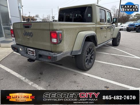 Used 2025 Jeep Gladiator Nighthawk image 7