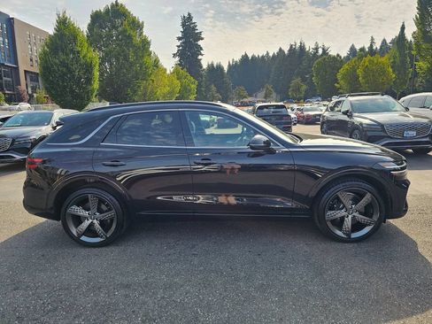 Certified 2025 Genesis GV70 3.5T Sport w/ Sport Advanced Package AWD/4WD image 4