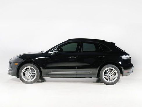 Certified 2023 Porsche Macan image 2