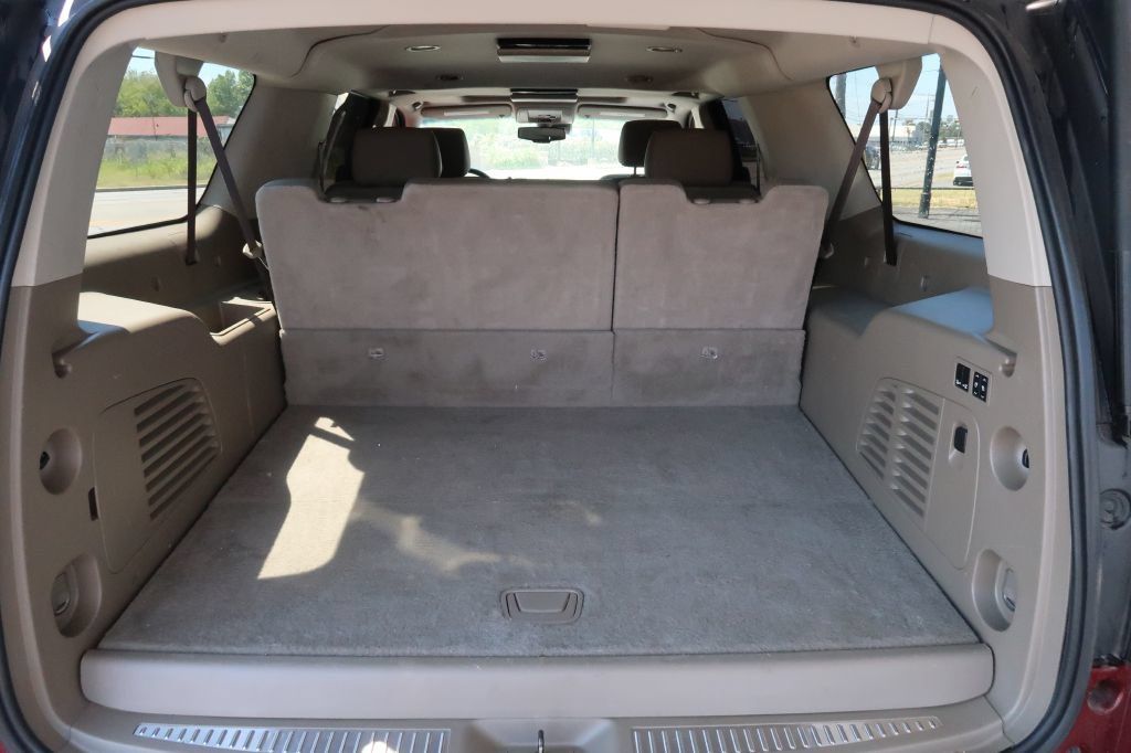 Used 2017 GMC Yukon XL SLT w/ Open Road Package AWD/4WD image 13