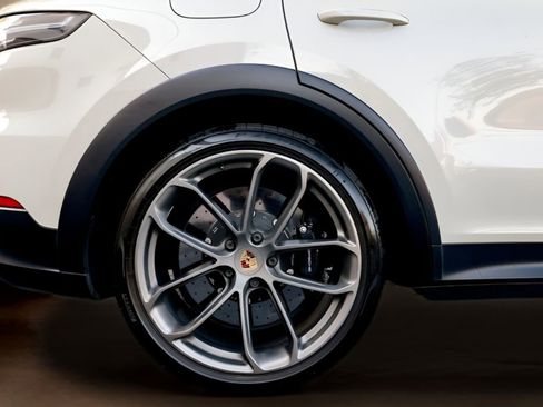 Used 2023 Porsche Cayenne Turbo GT AWD/4WD image 18