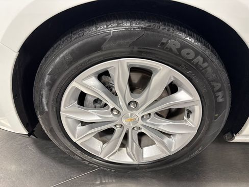 Used 2024 Chevrolet Malibu LT FWD image 2