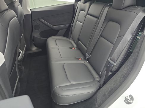 Used 2025 Tesla Model Y Long Range image 14