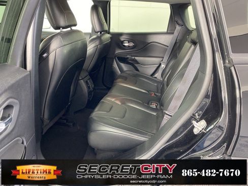 Used 2023 Jeep Cherokee Altitude Lux image 30