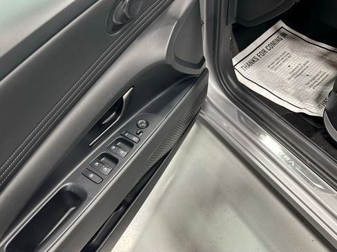 Used 2025 Hyundai Elantra Sport image 9