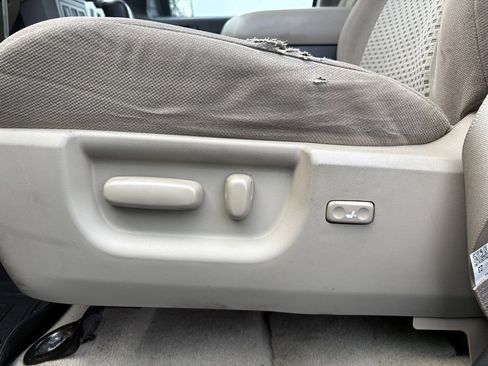 Used 2011 Toyota Tundra 4x4 CrewMax image 28