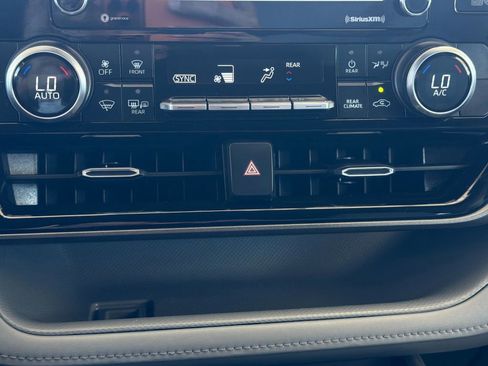 Used 2022 Toyota Highlander L FWD image 20