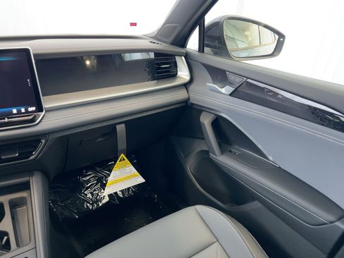 New 2026 Volkswagen Tiguan SE R-Line FWD image 28