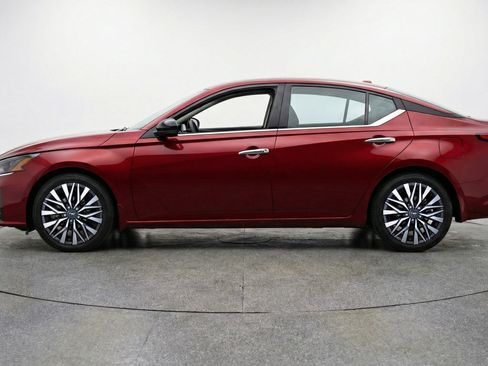Used 2025 Nissan Altima 2.5 SV image 5