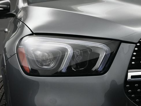 Used 2021 Mercedes-Benz GLE 350 4MATIC w/ AMG Line Exterior image 4