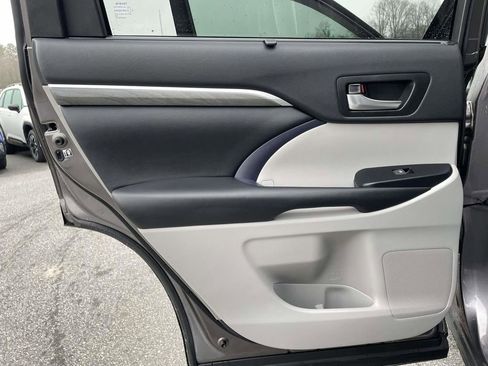 Used 2019 Toyota Highlander Limited image 2