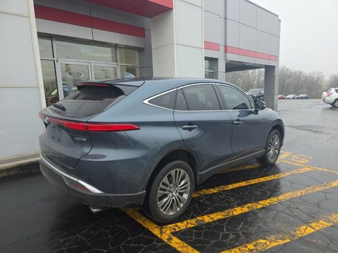 Used 2024 Toyota Venza Limited image 3
