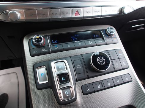 Used 2022 Hyundai Palisade Calligraphy w/ Winter Package image 28